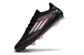 Chuteira Adidas F50 Elite FG - Preta e Vermelha com design elegante e funcional, ideal para desempenho em campo.