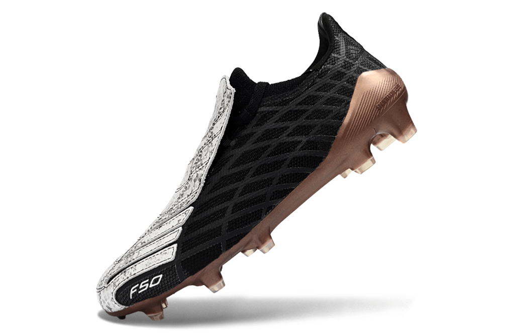 Chuteira Adidas F50 Elite FG Spider Preta e Branca, destaque em design e desempenho para jogadores de futebol.