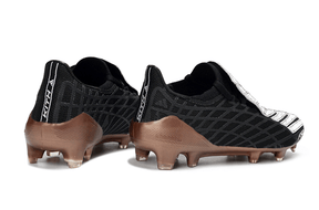 Chuteira Adidas F50 Elite FG Spider Preta e Branca, destacando design avançado e controle aprimorado.