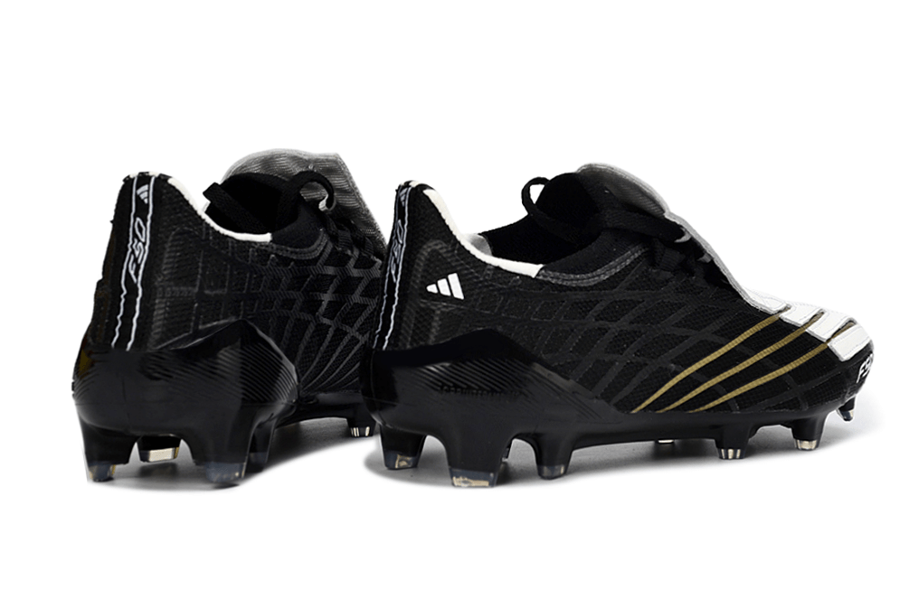 Chuteira Adidas F50 Elite FG Spider Preta e Branca vista traseira destacando design e tecnologia avançada.