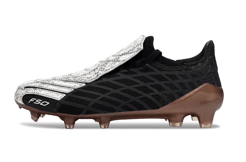 Chuteira Adidas F50 Elite FG Spider Preta e Branca em perfil, destacando seu design e tecnologia avançada.