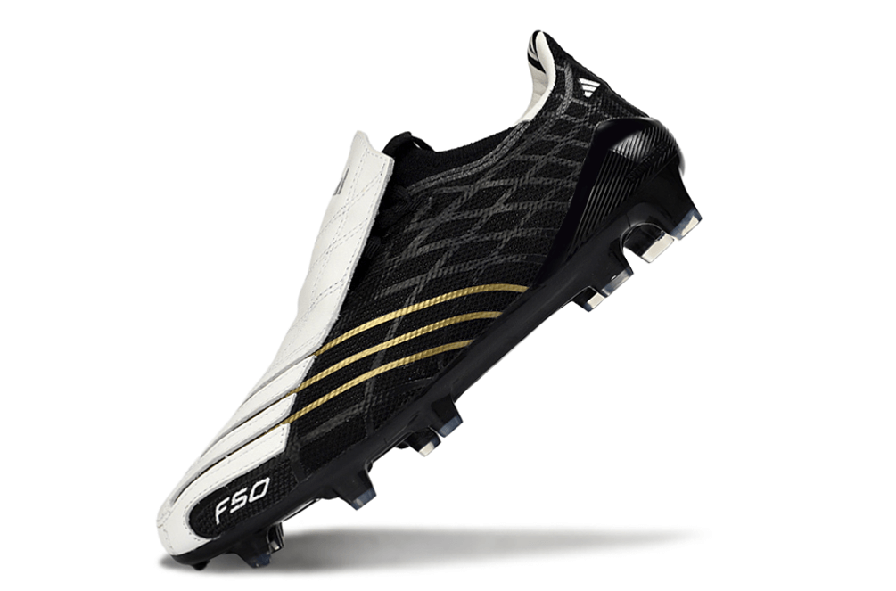 Chuteira Adidas F50 Elite FG Spider Preta e Branca em ângulo, destacando design moderno e tecnologia avançada.