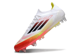 Chuteira Adidas F50 Elite SG - Branco e Laranja, modelo leve e otimizado para desempenho em campos molhados.