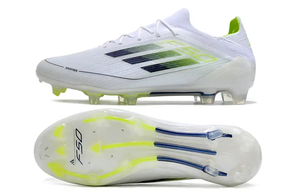 Chuteira Adidas F50 FG Branca e Verde vista lateral e inferior, destacando design e tecnologia.