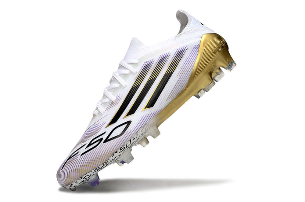 Chuteira Adidas F50 FG Elite Branca e Dourada com design leve e elegante, perfeita para desempenho em campo.