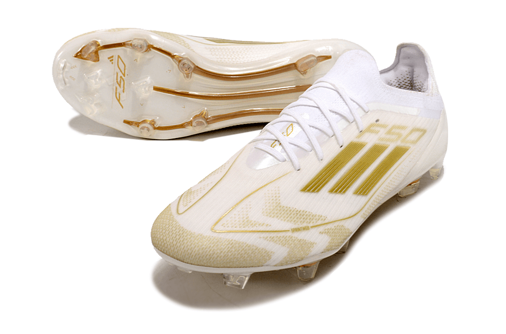 Chuteira Adidas F50 FG Elite Branca e Dourada com design elegante em campo e tecnologia avançada.
