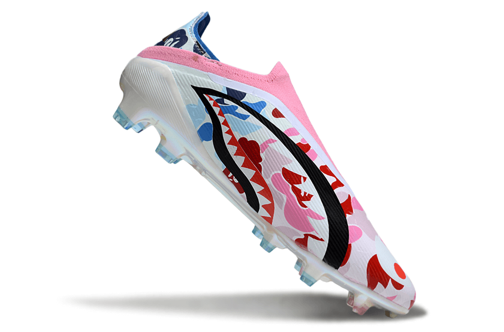 Chuteira Adidas F50 FG Elite Ed. "Bape" com design inovador e cores vibrantes para performance no futebol.