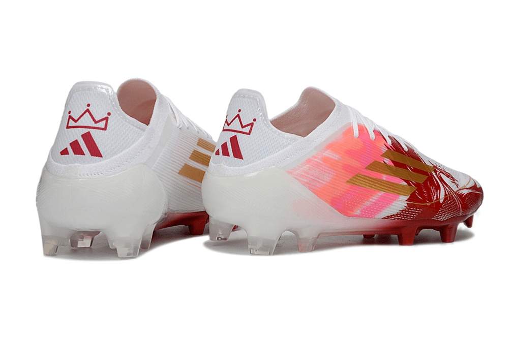 Chuteira Adidas F50 FG Elite Ed. "MO Salah" Vermelha, vista traseira com design vibrante e detalhes em dourado.