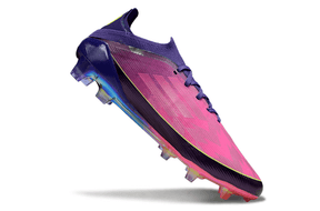 Chuteira Adidas F50 FG Elite Lamine Yamal Roxa e Rosa em destaque, ideal para desempenho no futebol.