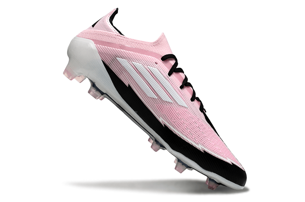 Chuteira Adidas F50 FG Elite "Messi" Cinza e Preta em destaque, com design moderno e inovador.