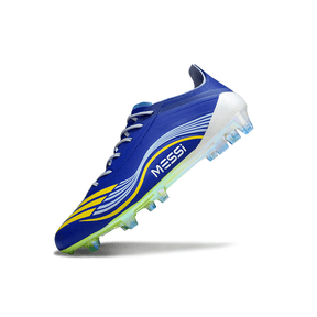 Chuteira Adidas F50 FG Elite - Ed. "Messi" Azul em um ângulo lateral, destacando suas cores vibrantes e design aerodinâmico.