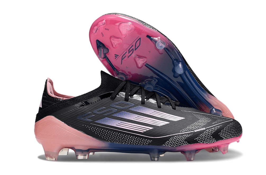 Chuteira Adidas F50 FG Elite Preta e Azul em detalhe, mostrando design moderno e sola de alta performance.