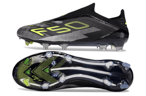 Chuteira Adidas F50 FG Elite Preta com design moderno, sola de gramado e detalhes em verde.