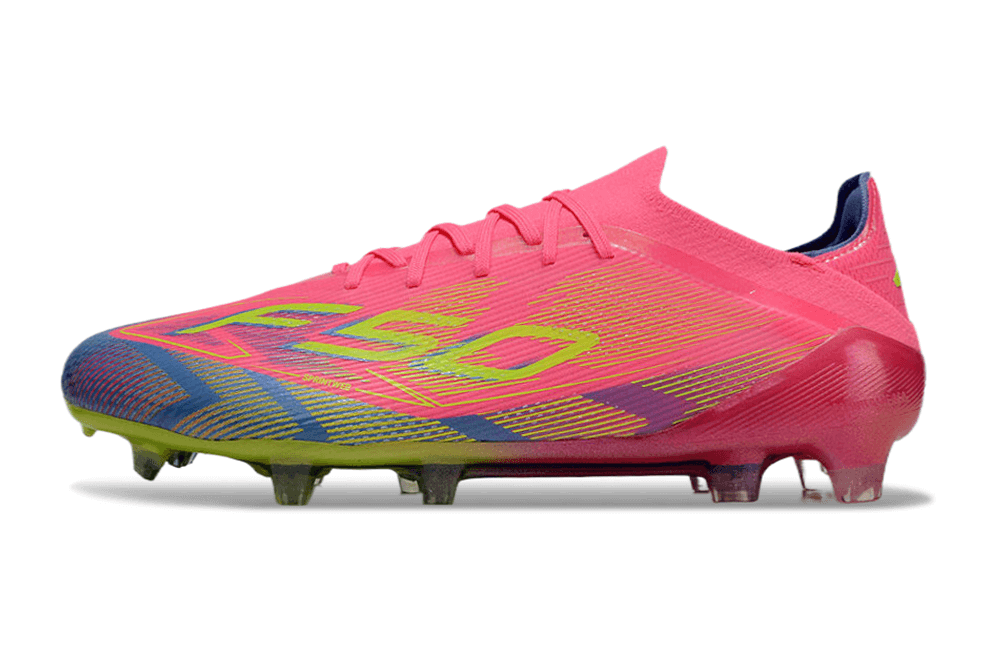 Chuteira Adidas F50 FG Elite Rosa em destaque, com design leve e cores vibrantes para desempenho em campo.