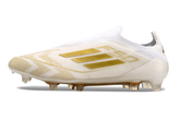 Chuteira Adidas F50 LL FG - Branca e Dourada com design elegante e tecnologia avançada para desempenho em campo.