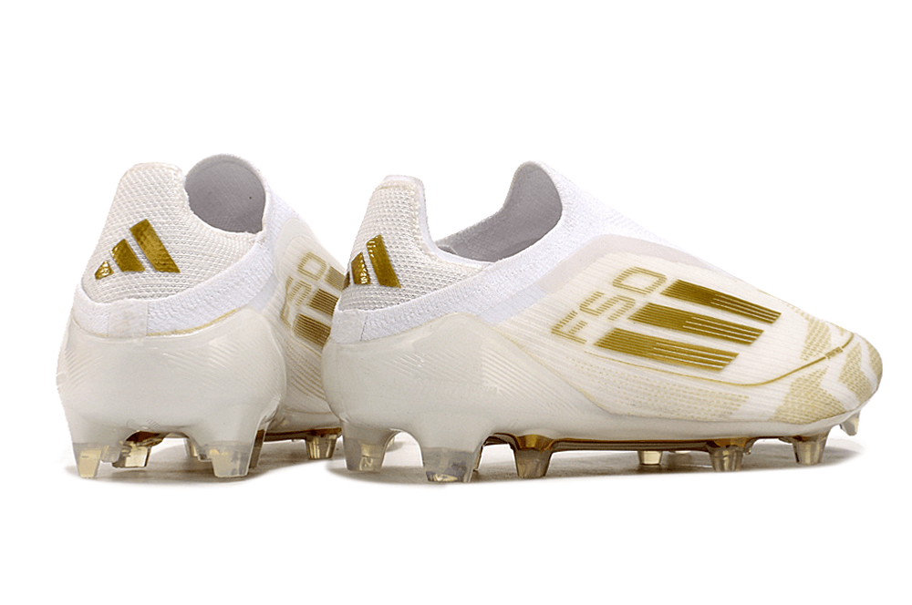 Chuteira Adidas F50 LL FG - Branca e Dourada com design elegante, ideal para desempenho em campo.