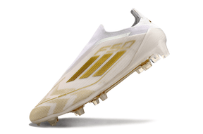 Chuteira Adidas F50 LL FG - Branca e Dourada com design moderno e tecnologia de ponta para performance em campo.