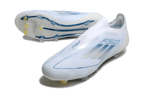 Chuteira Adidas F50 LL FG Branca e Azul com design leve e tecnologia superior para desempenho em campo.