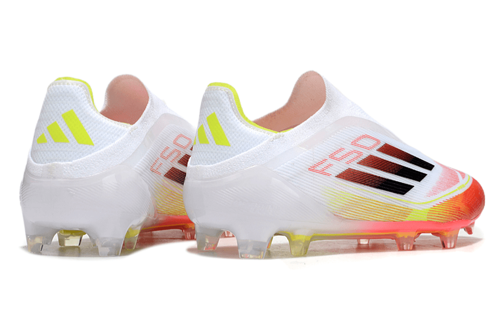Chuteira Adidas F50 LL FG - Branca e Laranjada com design moderno e tecnologia de ponta para desempenho em campo.