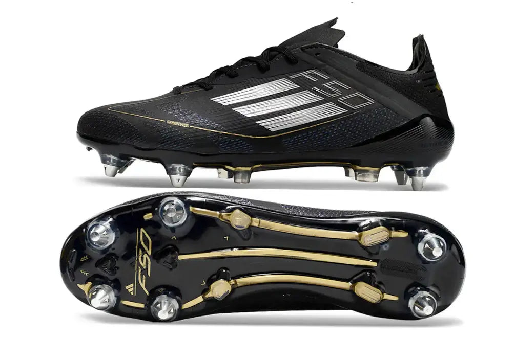 Chuteira Adidas F50 SG Preta e Prata, mostrando a parte superior e sola, ideal para desempenho em campo.
