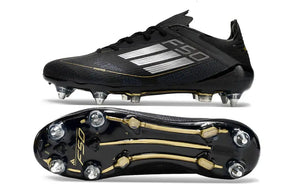 Chuteira Adidas F50 SG Preta e Prata, mostrando a parte superior e sola, ideal para desempenho em campo.
