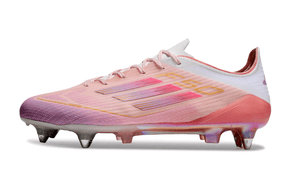 Chuteira Adidas F50 SG Rosa "Yamal" destacando design e tecnologia para futebol em campos macios.