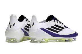 Chuteira Adidas F50.1 FG Branca, Roxa e Preta com design aerodinâmico e ajuste confortável.