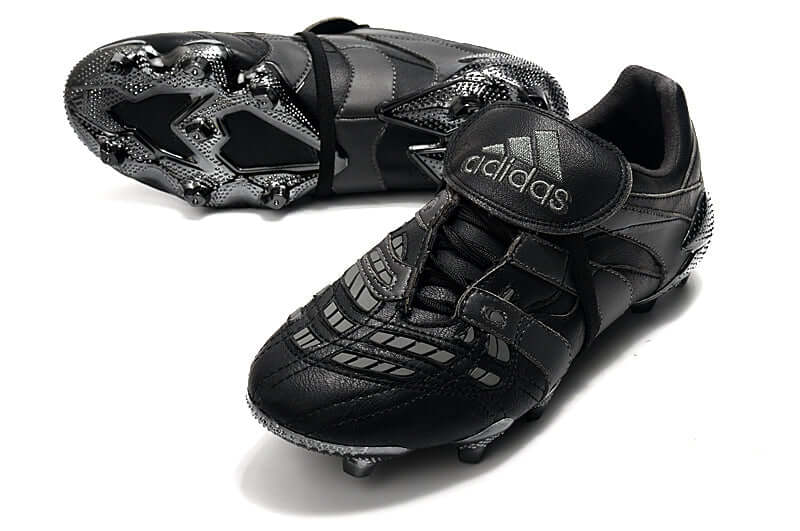Chuteira Adidas Predator Accelerator FG - Preta com detalhes em preto e sola de tração para futebol.