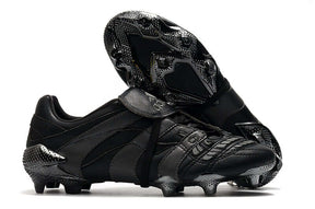 Chuteira Adidas Predator Accelerator FG - Preta em destaque, mostrando design moderno e solado para campo.
