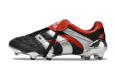 Chuteira Adidas Predator Accelerator FG - Preta e Vermelha com detalhes em prata, lado esquerdo do modelo.