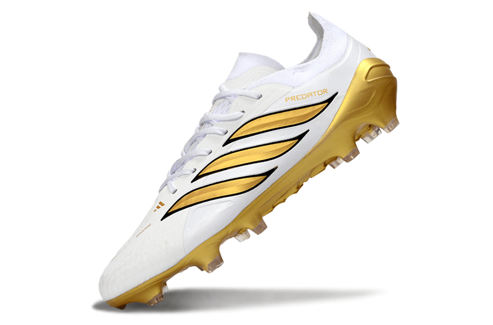 Chuteira Adidas Predator Elite FG 26 - "Finishers Steel" - Branca e Dourada lado esquerdo