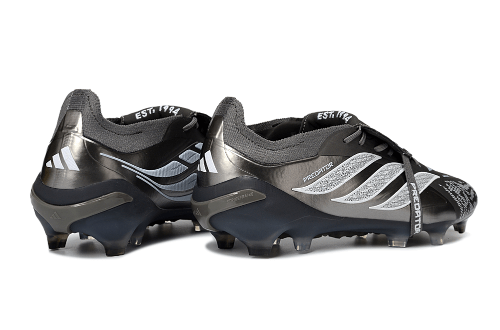 Chuteira Adidas Predator Elite FG 26 - "Finishers Steel" Prateada com design sofisticado e tecnologia avançada.