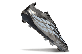 Chuteira Adidas Predator Elite FG 26 - "Finishers Steel" - Prateada, chuteira de futebol prateada em ângulo.