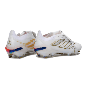 Chuteira Adidas Predator Elite FG 26 Tongue - Branca "Beckham" com design elegante em detalhes dourados e coloridos.