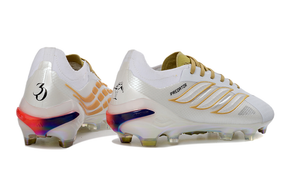 Chuteira Adidas Predator Elite FG 26 - Ed. "Zidane" em Branco e Dourado com padrão texturizado.