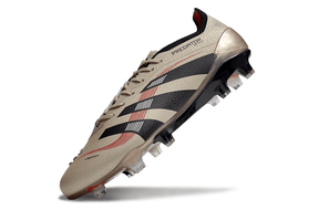 Chuteira Adidas Predator Elite FG - Bege e Preta em ângulo, mostrando o design e as cores icônicas.
