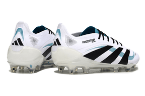 Chuteira Adidas Predator Elite FG - Branca e Azul com design aerodinâmico e tecnologia Controlskin para controle de jogo.