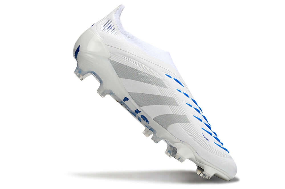Chuteira Adidas Predator Elite FG - Branca e Azul em ângulo, destacando design moderno e elegante.