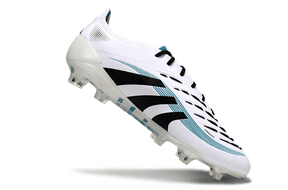 Chuteira Adidas Predator Elite FG - Branca e Azul em um ângulo dinâmico, destacando seu design e tecnologia.