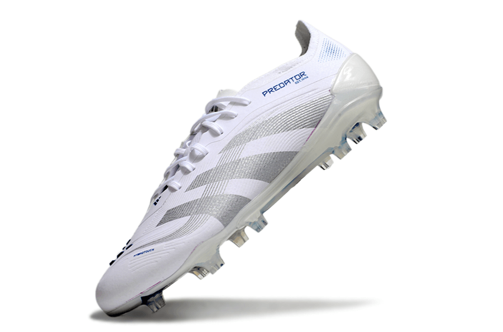 Chuteira Adidas Predator Elite FG - Branca com design moderno e sola FG para controle e precisão no campo.