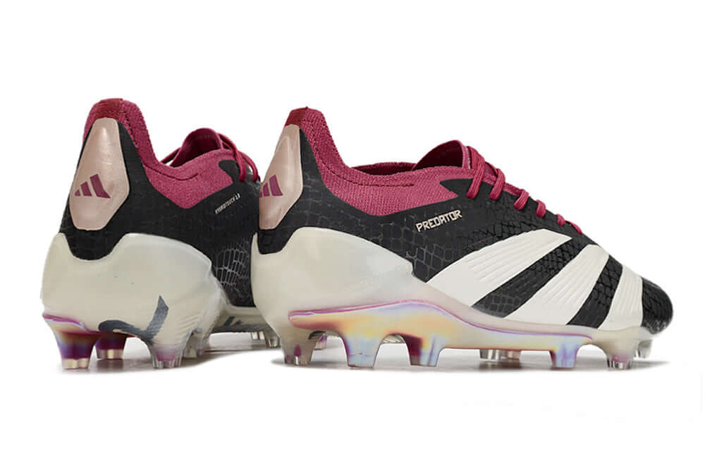 Chuteira Adidas Predator Elite FG - Branca e Preta vistas traseiras com detalhes em rosa.