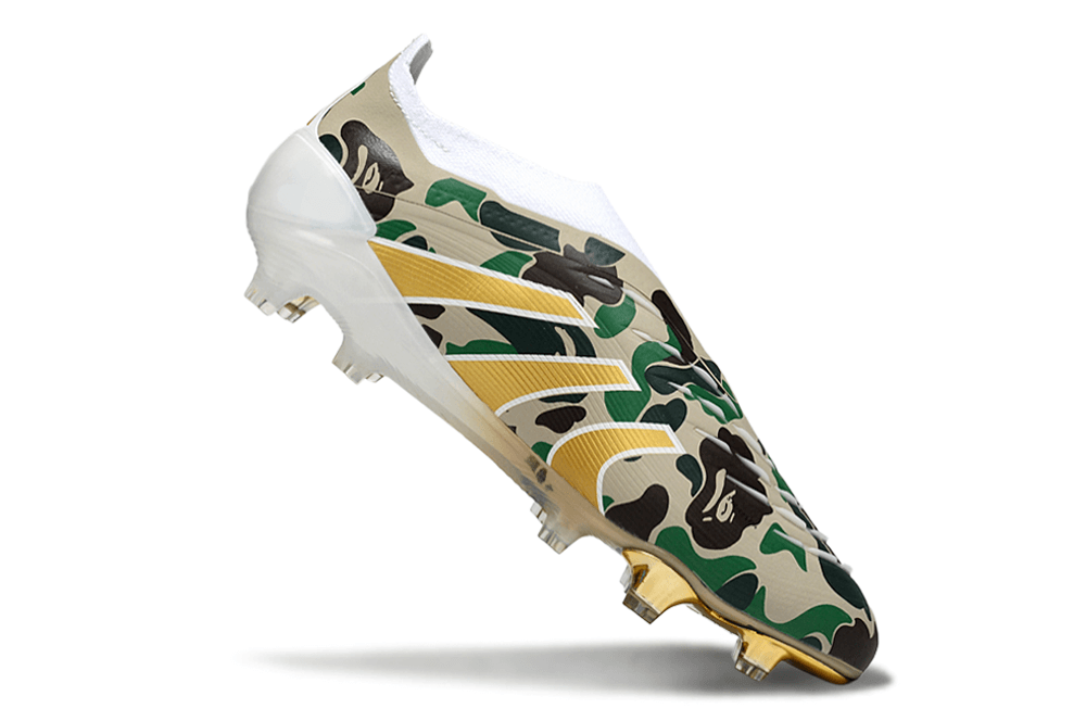 Chuteira Adidas Predator Elite FG LL - Ed. "Bape" com design exclusivo de camuflagem e detalhe em dourado.