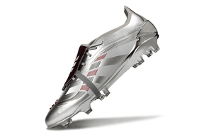 Chuteira Adidas Predator Elite FG Tongue Prateada Ed. "Bellingham" em prata, destacando design e tecnologia de performance.