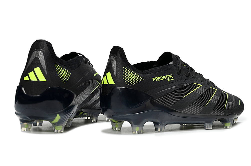 Chuteira Adidas Predator Elite FG - Preta e Amarela vistas traseiras mostrando design moderno e cores vibrantes.