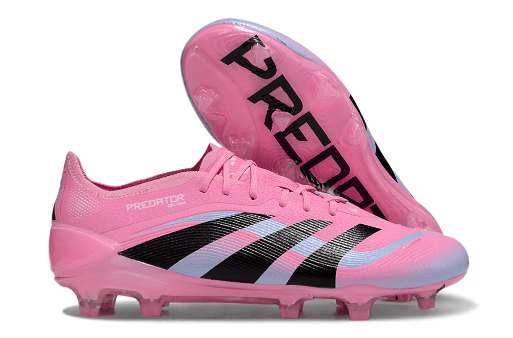 Chuteira Adidas Predator Elite FG - Rosa e Preta em ângulo com detalhes em rosa e preto.