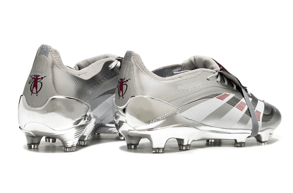 Chuteira Adidas Predator Elite FG Tongue Prateada Ed. "Bellingham" com design prateado e detalhes em vermelho.