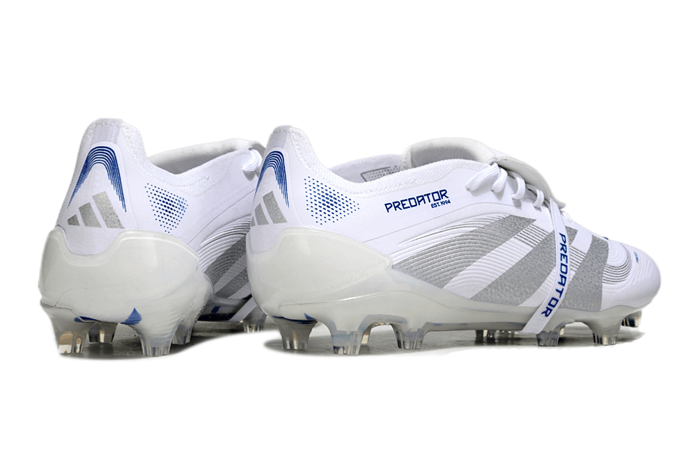 Chuteira Adidas Predator Elite Fold-Over Tongue FG - Branca, Azul e Prata, vista traseira, detalhes em prata e azul.