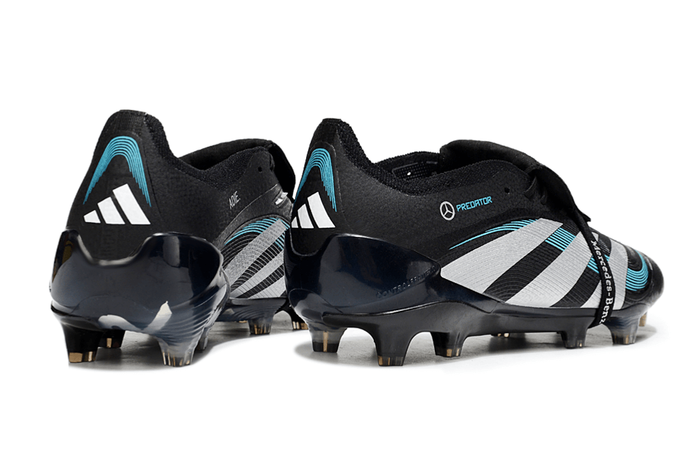 Chuteira Adidas Predator Elite Fold-Over Tongue FG - Preta, Branca e Azul - visão traseira com detalhes em azul e branco.