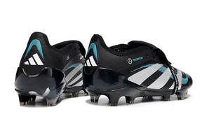 Chuteira Adidas Predator Elite Fold-Over Tongue FG - Preta, Branca e Azul - visão traseira com detalhes em azul e branco.