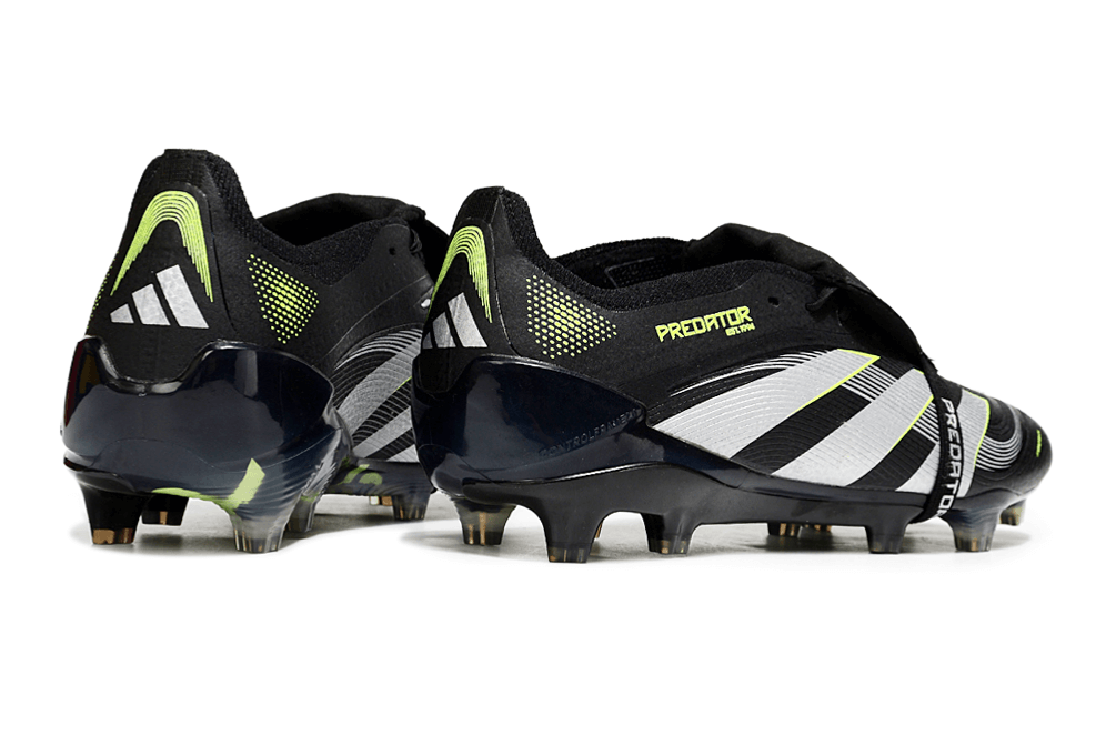 Chuteira Adidas Predator Elite Fold-Over Tongue FG - Preta, Verde e Branca, detalhes traseiros dos tênis.